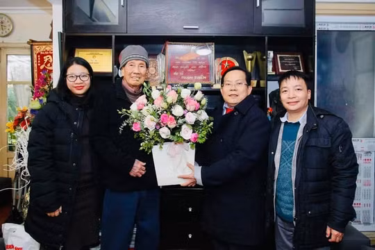 Chương trình "Mai Vàng nhân ái" của Báo Người Lao Động đến với nhạc sĩ Phạm Tuyên
