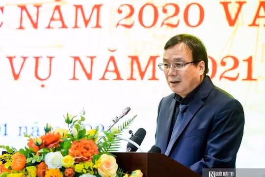 "Bầu trời trước mặt - con đường dưới chân"