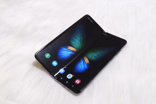 Trời quá lạnh khiến điện thoại gập Samsung bị hỏng màn hình