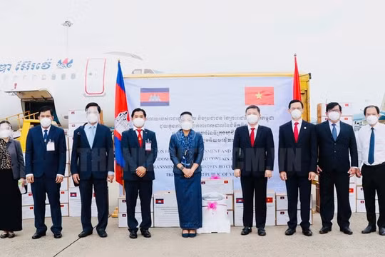 Quan tâm đến công tác đối ngoại với lãnh sự và công dân các nước đang "mắc kẹt" vì Covid-19