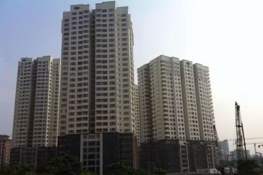 Hà Nội: Rơi từ tầng 11 xuống tầng 3, cháu bé 5 tuổi tử vong