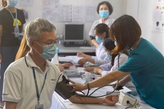 Hoàn thành khám sàng lọc phục vụ tiêm chủng vắc xin trong tháng 7