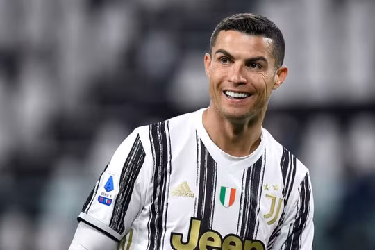Siêu sao Ronaldo không rời CLB Juventus