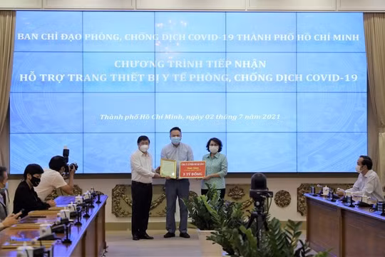 TP. HCM tiếp nhận gần 280 tỷ đồng hỗ trợ trang thiết bị y tế phòng, chống dịch Covid-19