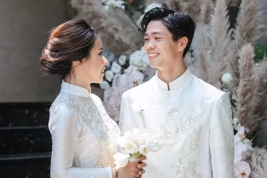 Tiền đạo Công Phượng sắp đón con trai đầu lòng