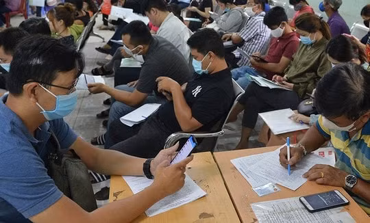 Đã khó khăn, doanh nghiệp còn phải đưa ra mức thu nhập cao để thu hút lao động