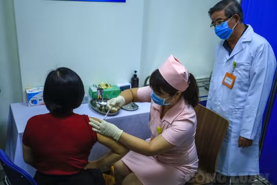 Bắt đầu tiêm mũi thứ 2 vắc xin COVIVAC cho các tình nguyện viên