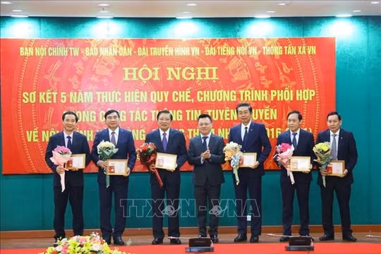 Tiếp tục phối hợp đẩy mạnh thông tin, tuyên truyền về công tác nội chính, phòng, chống tham nhũng