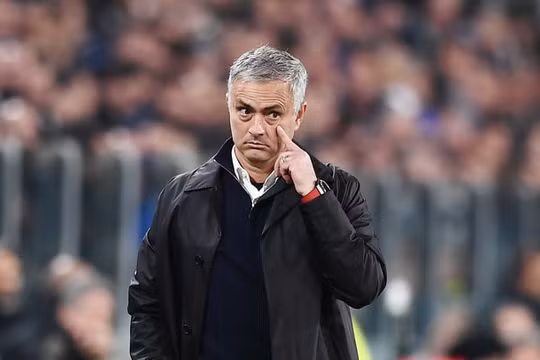 Lý do gì khiến Tottenham không sa thải HLV Jose Mourinho?