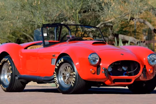 Mẫu xe Shelby 427 Cobra CSX1010 của diễn viên Paul Walker được đem đi đấu giá