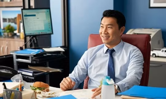 Simu Liu: Từ nhân viên kế toán đến siêu anh hùng gốc Á đầu tiên