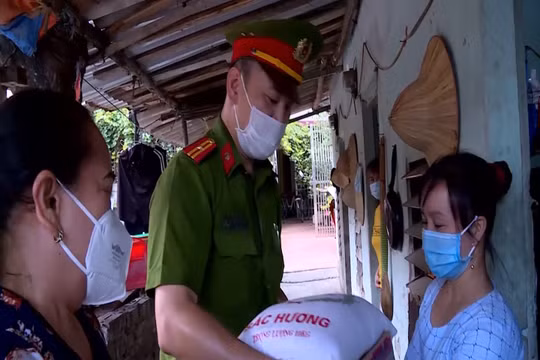 Nhân thêm những tấm lòng trong đại dịch