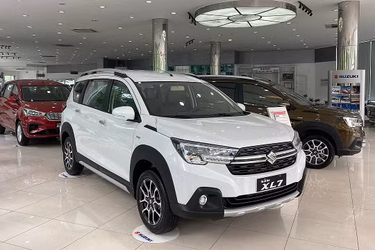 Ôtô giảm giá liên tục tại Việt Nam