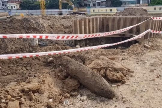 Phát hiện 1 quả bom nằm dưới Trung tâm thương mại ở Hải Dương