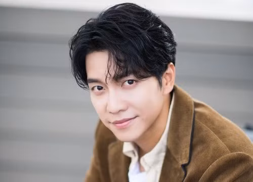 'Chàng rể quốc dân' Lee Seung Gi hẹn hò với Lee Da In