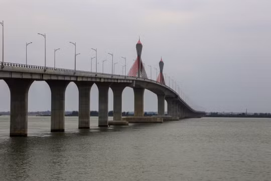 Ngắm nhìn cầu Cửa Hội bắc qua sông Lam trước ngày thông xe nối Nghệ An - Hà Tĩnh