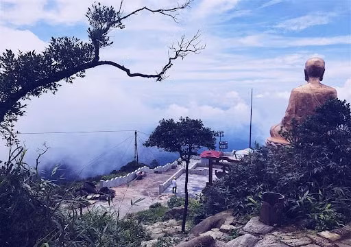 Những ngọn núi linh thiêng trên đất Việt