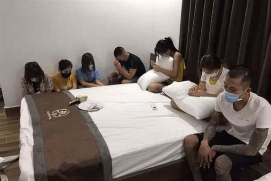 Bắt quả tang 7 nam nữ mở 'tiệc ma túy' trong khách sạn giữa mùa dịch