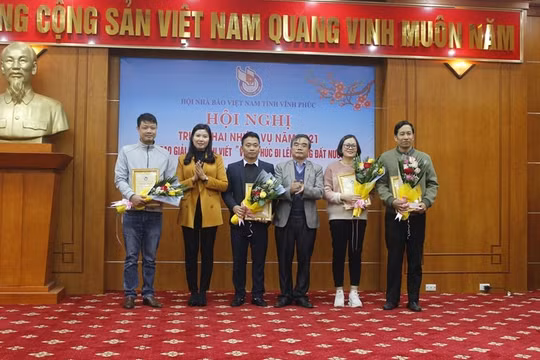 Hội Nhà báo tỉnh Vĩnh Phúc trao giải Cuộc thi viết “Vĩnh Phúc đi lên cùng đất nước”