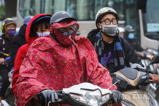 Hà Nội: Người dân chật vật lưu thông trong thời tiết rét đậm dưới 10 độ C