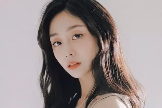 Nữ ca sĩ Jisoo (Lovelyz) dương tính với Covid-19