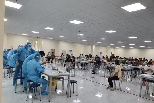 Hà Nội cử 16 chuyên gia y tế hỗ trợ Bắc Giang dập dịch