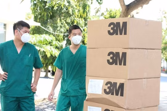 Báo Tiền Phong kịp thời hỗ trợ y bác sĩ tuyến đầu chống dịch COVID-19 tại TP.HCM
