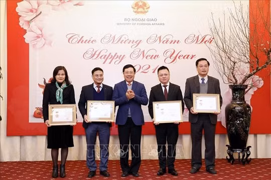 Báo chí góp phần quan trọng vào thành công đối ngoại trong năm 2020
