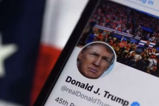 Lượng tin giả giảm 73% sau khi ông Trump bị khóa tài khoản Twitter