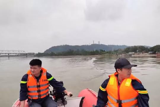 Người đàn ông để lại tâm thư cùng xe máy, thả mình xuống sông Lam tự tử