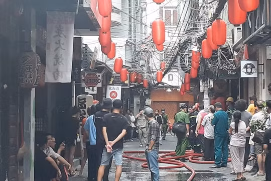 Cháy dữ dội tại khu phố người Nhật ở TP. HCM