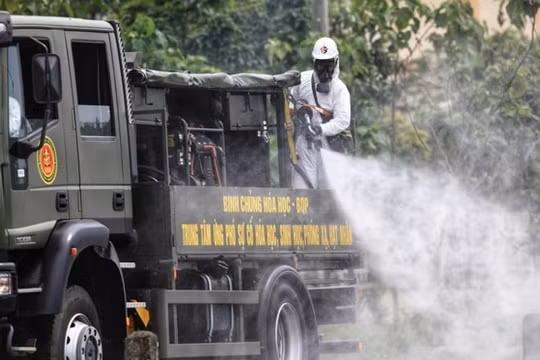 Binh chủng Hóa học và Viện Y học dự phòng Quân đội được tặng thưởng Huân chương Lao động hạng Ba