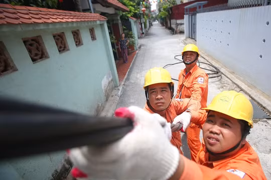 Nắng nóng gay gắt, mức tiêu thụ điện tiếp tục “phá đỉnh”