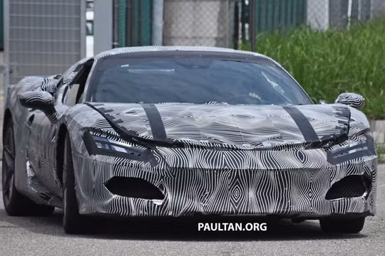 Phát hiện siêu xe Ferrari F171 đang chạy thử nghiệm trên đường