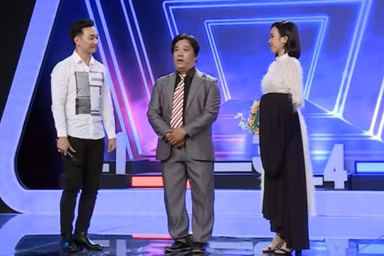 Nghệ sĩ cải lương Minh Hòa chạy xe ôm mưu sinh để giữ 'lửa' nghề