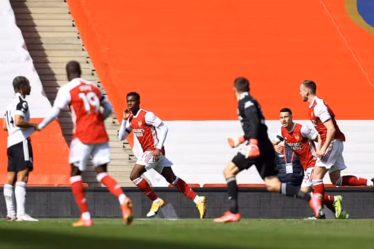 CLB Arsenal thoát thua trước Fulham tại vòng 32 Premier League