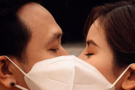 Anh Đức khoe người yêu dịp Valentine 2021