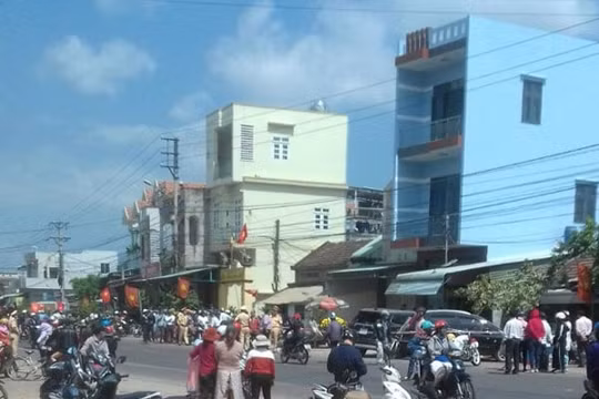 Bình Định: Ô tô gây tai nạn liên hoàn, 5 người thương vong