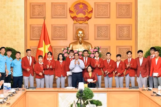Thủ tướng mong các vận động viên thi đấu hết mình, vì màu cờ sắc áo của Tổ quốc