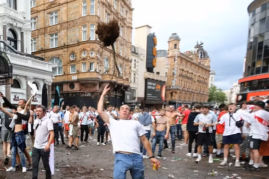 86 người bị bắt, 19 sĩ quan cảnh sát bị thương sau trận chung kết Euro 2021