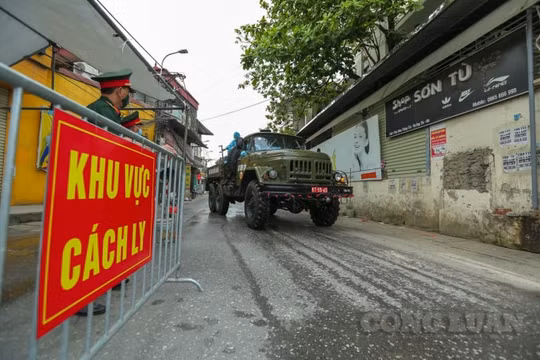 Hà Nội: Lập hàng rào phong tỏa, phun khử trùng, tiêu độc tại xã Tô Hiệu