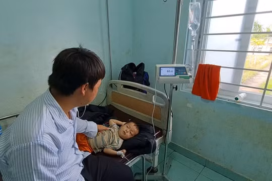 Đắk Nông: Hơn 100 người bị ngộ độc sau khi ăn tiệc cưới