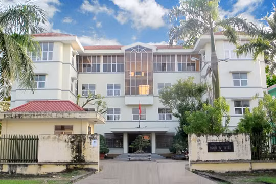 Vĩnh Phúc: Đình chỉ công tác Phó Giám đốc Sở Y tế, làm rõ trách nhiệm liên quan tới phòng, chống dịch COVID-19.