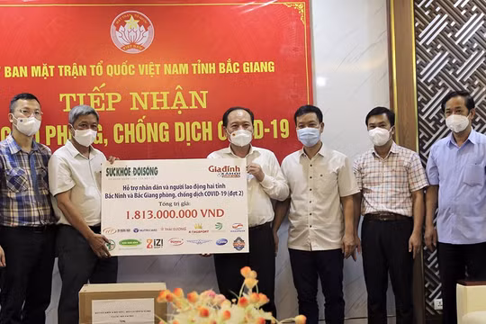Hơn 1,8 tỷ đồng hỗ trợ lần 2 đã đến với nhân dân và y, bác sĩ chống dịch tại Bắc Giang, Bắc Ninh