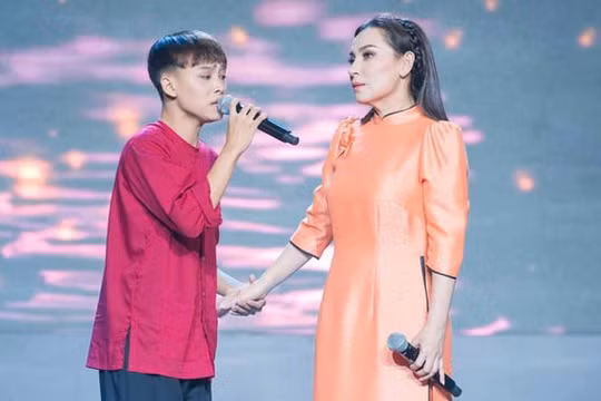 Phi Nhung khẳng định sẽ trao lại toàn bộ tiền cát-xê cho Hồ Văn Cường