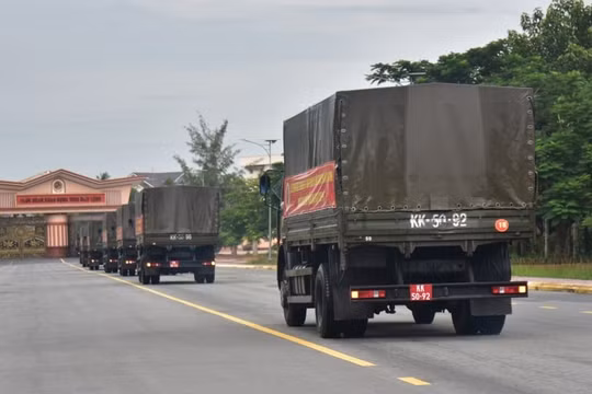 Quân khu 9 vận chuyển 50 tấn nông sản, thực phẩm tặng TP. HCM