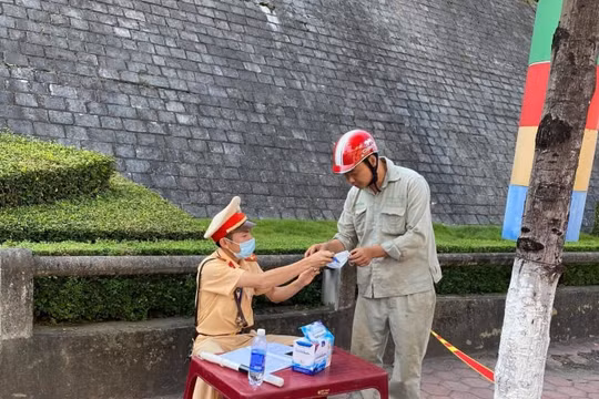 Lào Cai: 10 trường hợp không đeo khẩu trang bị xử phạt