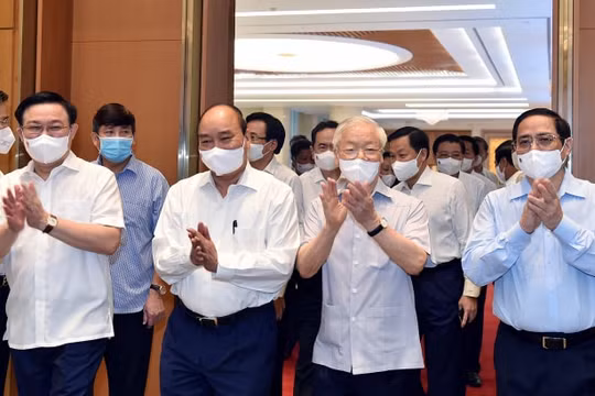 Tổng Bí thư Nguyễn Phú Trọng dự họp phiên toàn thể đầu tiên của Chính phủ khóa XV