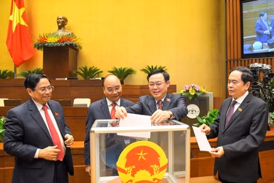 Quốc hội thông qua Nghị quyết miễn nhiệm 12 thành viên Chính Phủ