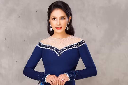 Nhan sắc "Người đẹp Tây Đô" Việt Trinh sau hơn 30 năm vào showbiz